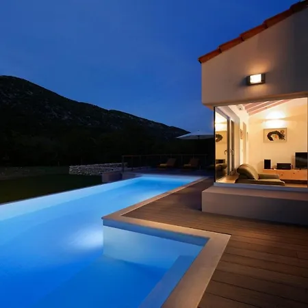 Jure With Heated Pool, Great Garden, Quiet Location *