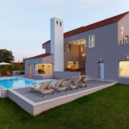 Jure With Heated Pool, Great Garden, Quiet Location Zupa