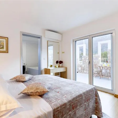 Jure With Heated Pool, Great Garden, Quiet Location Villa *