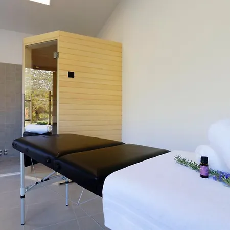 Jure - Heated Pool, Sauna, Tennis & Mini Golf I Dalmatia Hinterland Villa