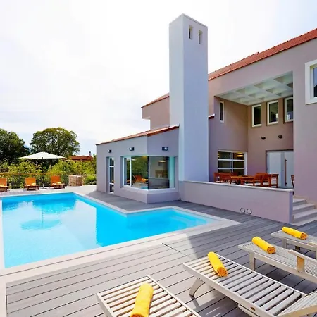 Villa Jure With Heated Pool, Great Garden, Quiet Location Zupa
