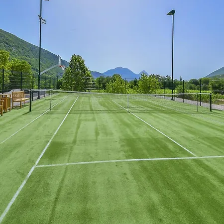 Jure - Heated Pool, Sauna, Tennis & Mini Golf I Dalmatia Hinterland Villa *
