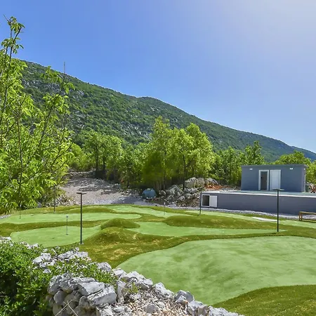 Jure - Heated Pool, Sauna, Tennis & Mini Golf I Dalmatia Hinterland Villa *