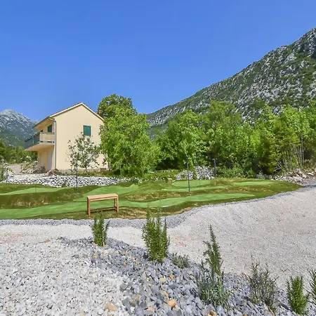 Jure - Heated Pool, Sauna, Tennis & Mini Golf I Dalmatia Hinterland Villa *