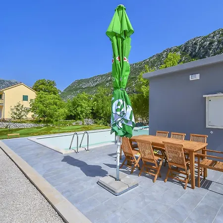 Jure - Heated Pool, Sauna, Tennis & Mini Golf I Dalmatia Hinterland *